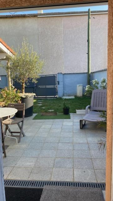Chez Sabine Et Pascal Apartment Meyzieu ภายนอก รูปภาพ