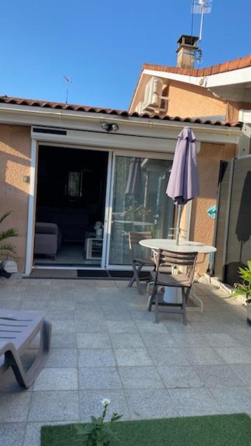 Chez Sabine Et Pascal Apartment Meyzieu ภายนอก รูปภาพ